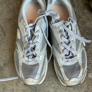 Sketchers shape up ladies